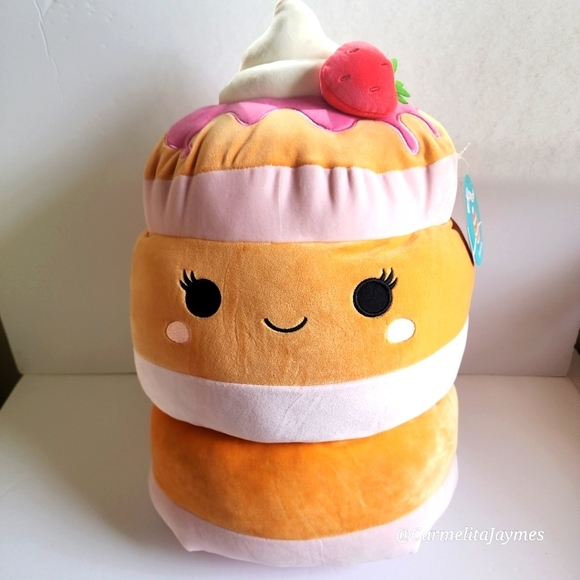 SAWTELLE 🥞Strawberry & Whipped Cream Pancakes Original Squishmallow ☆》NWT《☆